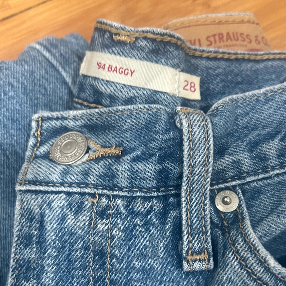 LEVIS ‘94 BAGGY JEANS, SIZE 28
